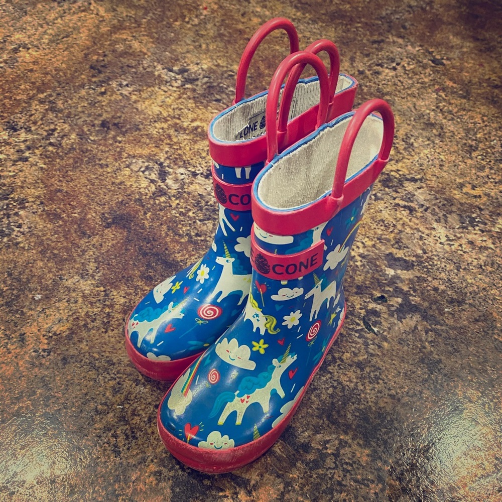 Size 6 Lone Cone Rainboots
